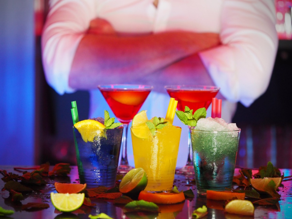alcohol_bar_barman_bartender_cocktail_glass_cocktails_cold_colors-932262.jpg alcohol_bar_barman_bartender_cocktail_glass_cocktails_cold_colors-932262.jpg