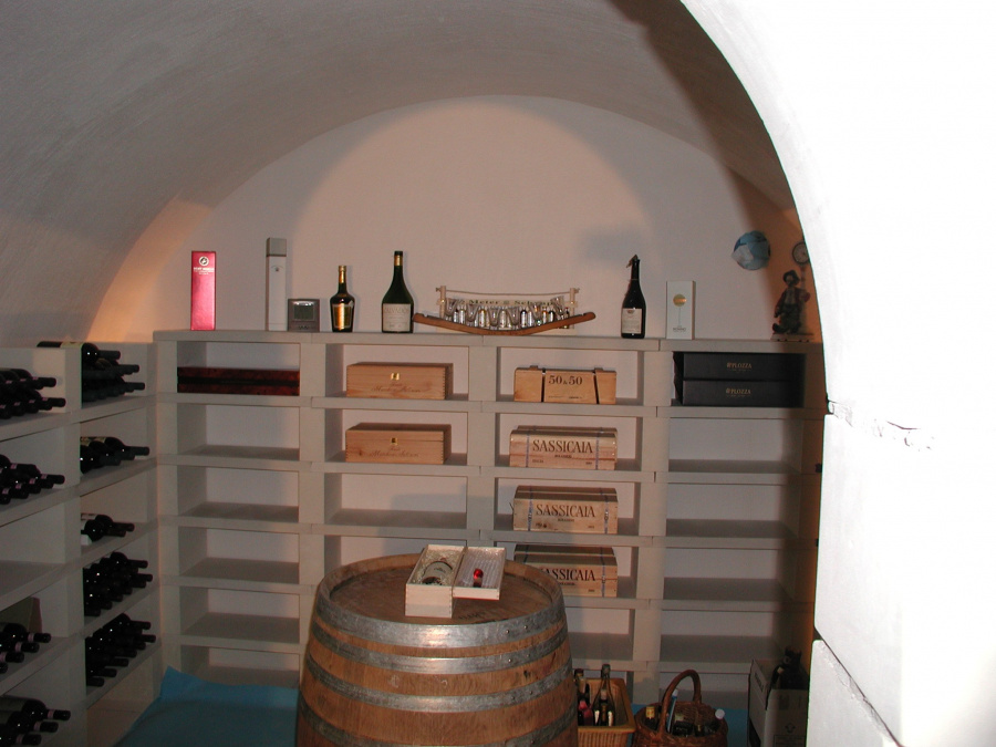 Вертикальный блок из белого туфа, серия Imperial, 200х80х300мм