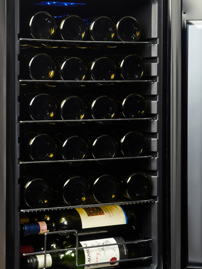 Однозонный винный шкаф Vinosafe модель VSF24AM