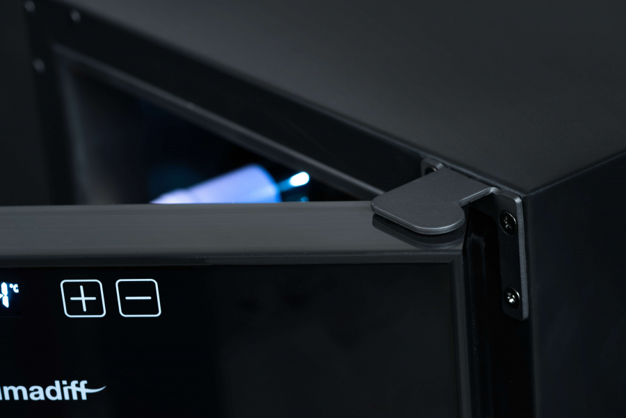 Монотемпературный винный шкаф, Climadiff модель CC18 Монотемпературный винный шкаф, Climadiff модель CC18