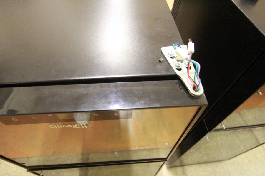 Винный шкаф Climadiff DOPIOVINO/1 с уценкой (50%)№142700039