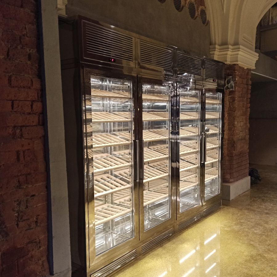 Винный шкаф из зеркальной нержавеющей стали,двухзонный,с подсветкой (3120х580х2500)