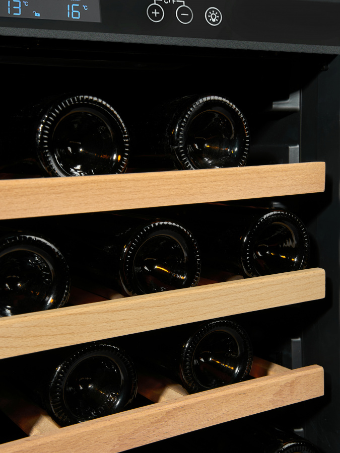 Двухзонный винный шкаф Vinosafe модель VSU46BD Двухзонный винный шкаф Vinosafe модель VSU46BD