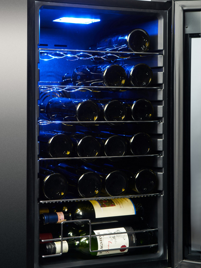 Однозонный винный шкаф Vinosafe модель VSF24AM