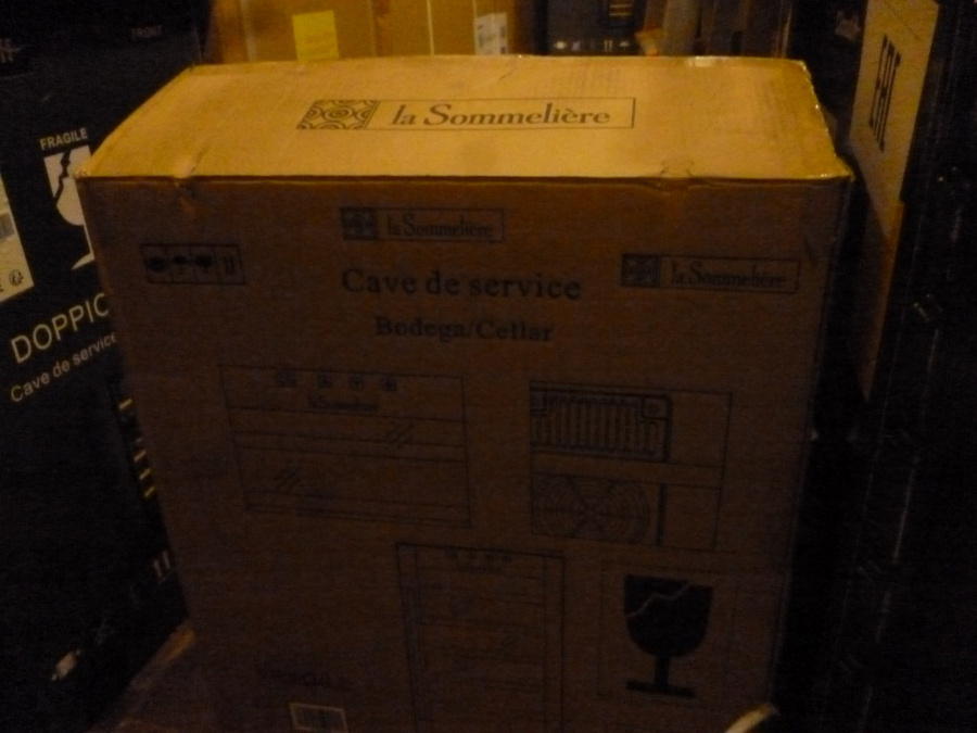 Монотемпературный винный шкаф, LaSommeliere модель LS18KB с уценкой(50%)№201800430 Монотемпературный винный шкаф, LaSommeliere модель LS18KB с уценкой(50%)№201800430