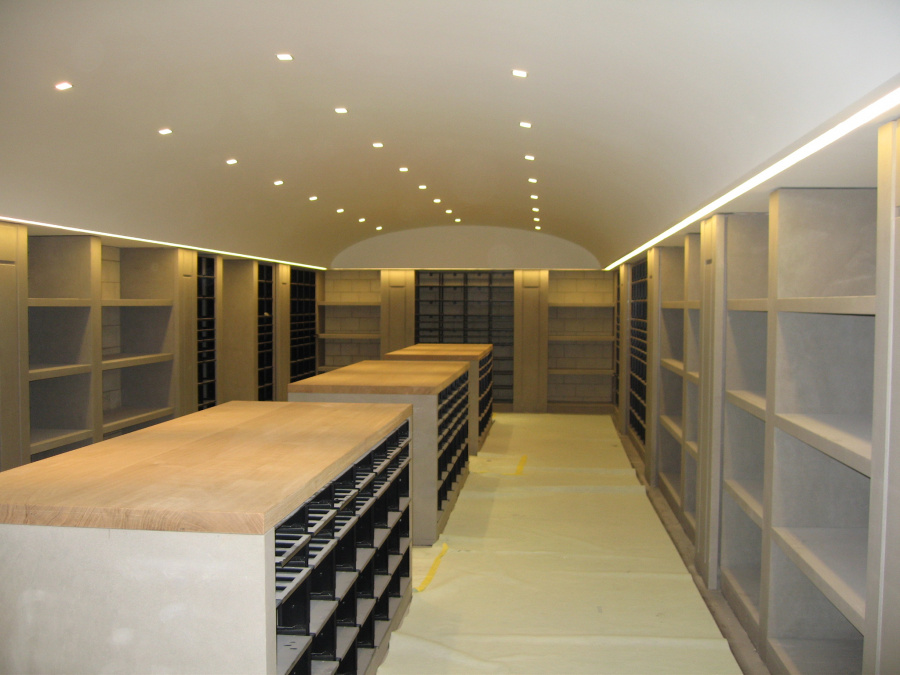 Вертикальный блок из белого туфа, серия Imperial, 200х80х300мм