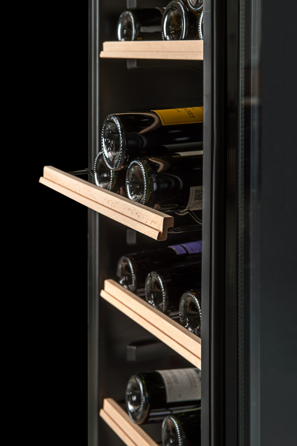 Монотемпературный винный шкаф, LaSommeliere модель CTPNE147E