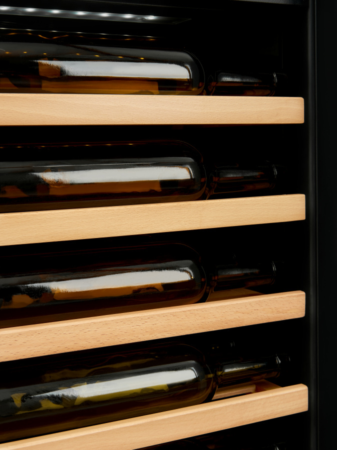 Двухзонный винный шкаф Vinosafe модель VSN110BD