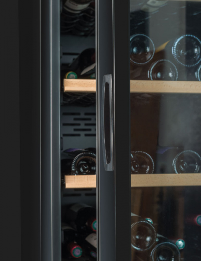 Монотемпературный винный шкаф, LaSommeliere модель CTVNE147