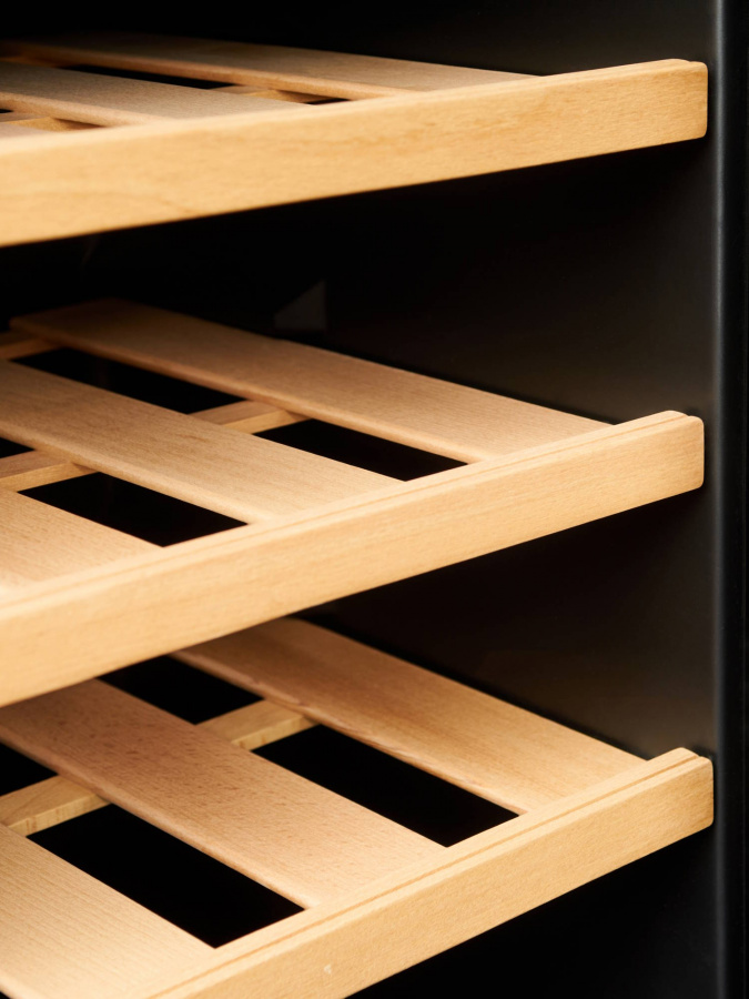 Однозонный винный шкаф Vinosafe модель VSF16AM с уценкой(35%)№221001013 Однозонный винный шкаф Vinosafe модель VSF16AM с уценкой(35%)№221001013