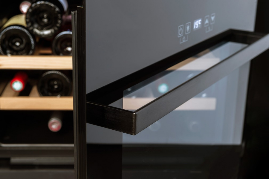 Монотемпературный винный шкаф, LaSommeliere модель LSBI28B Монотемпературный винный шкаф, LaSommeliere модель LSBI28B