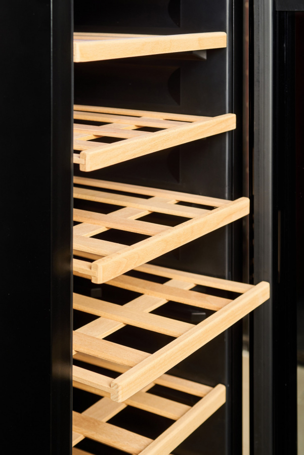 Однозонный винный шкаф Vinosafe модель VSF38AM Однозонный винный шкаф Vinosafe модель VSF38AM