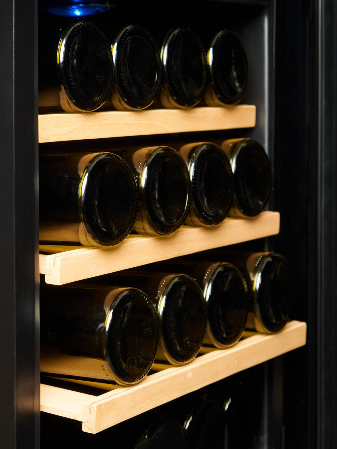 Однозонный винный шкаф Vinosafe модель VSF16AM с уценкой(35%)№221001013 Однозонный винный шкаф Vinosafe модель VSF16AM с уценкой(35%)№221001013