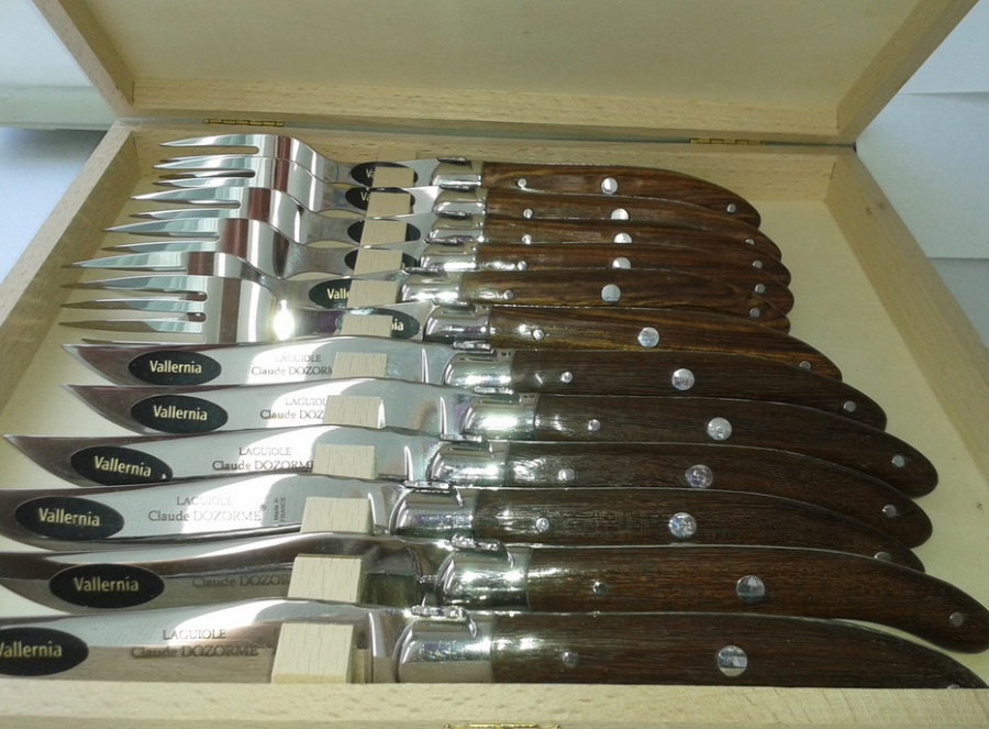 Набор Claude Dozorme из 6 вилок и 6 ножей (рукоятки из прессованного дерева)