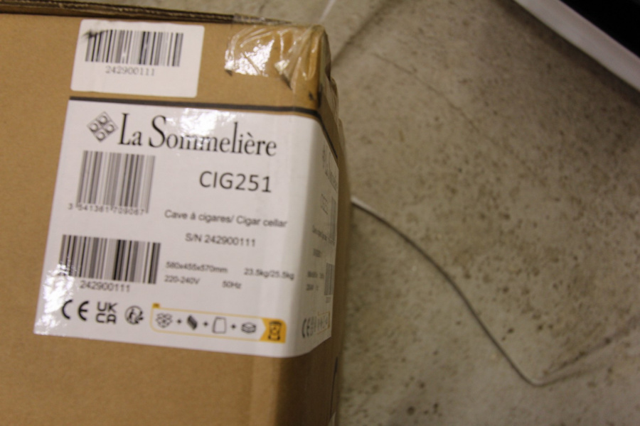 Однозонный шкаф для сигар, LaSommeliere модель CIG251 с уценкой (10%)№242900111