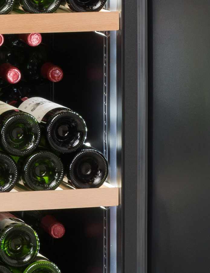 Монотемпературный винный шкаф, LaSommeliere модель VIP330PBLACK