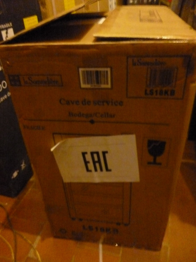 Монотемпературный винный шкаф, LaSommeliere модель LS18KB с уценкой(50%)№201800430 Монотемпературный винный шкаф, LaSommeliere модель LS18KB с уценкой(50%)№201800430