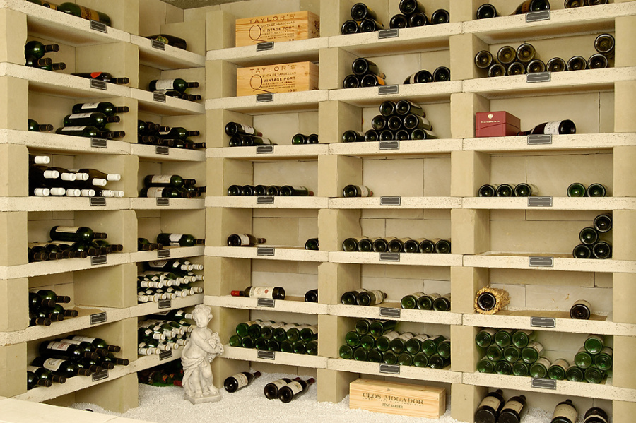 Вертикальный блок из белого туфа, серия Imperial, 200х80х300мм