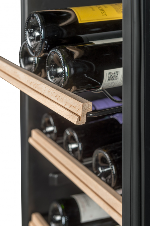 Монотемпературный винный шкаф, LaSommeliere модель CTPNE147E