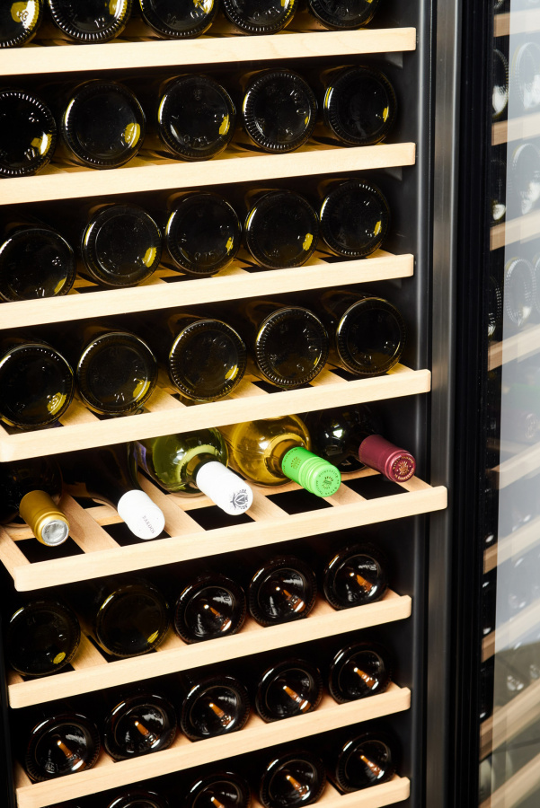 Однозонный винный шкаф Vinosafe модель VSF51AM Однозонный винный шкаф Vinosafe модель VSF51AM