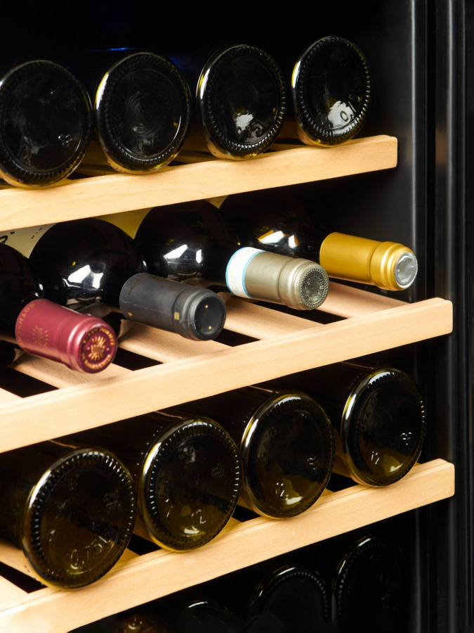 Однозонный винный шкаф Vinosafe модель VSF16AM с уценкой(35%)№221001013 Однозонный винный шкаф Vinosafe модель VSF16AM с уценкой(35%)№221001013