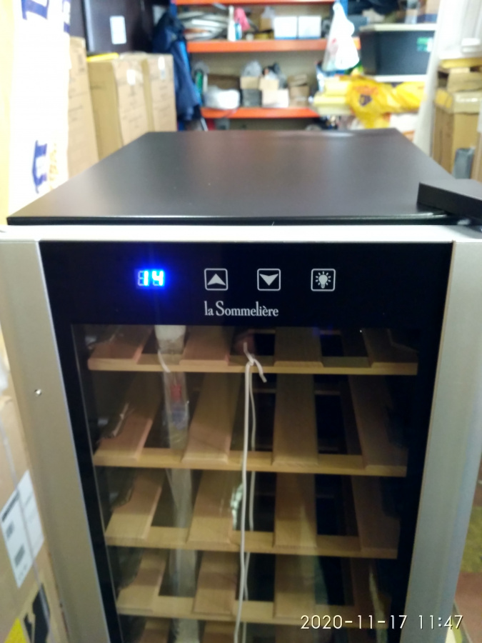 Монотемпературный винный шкаф, LaSommeliere модель LS18KB с уценкой(30%)№201800108
